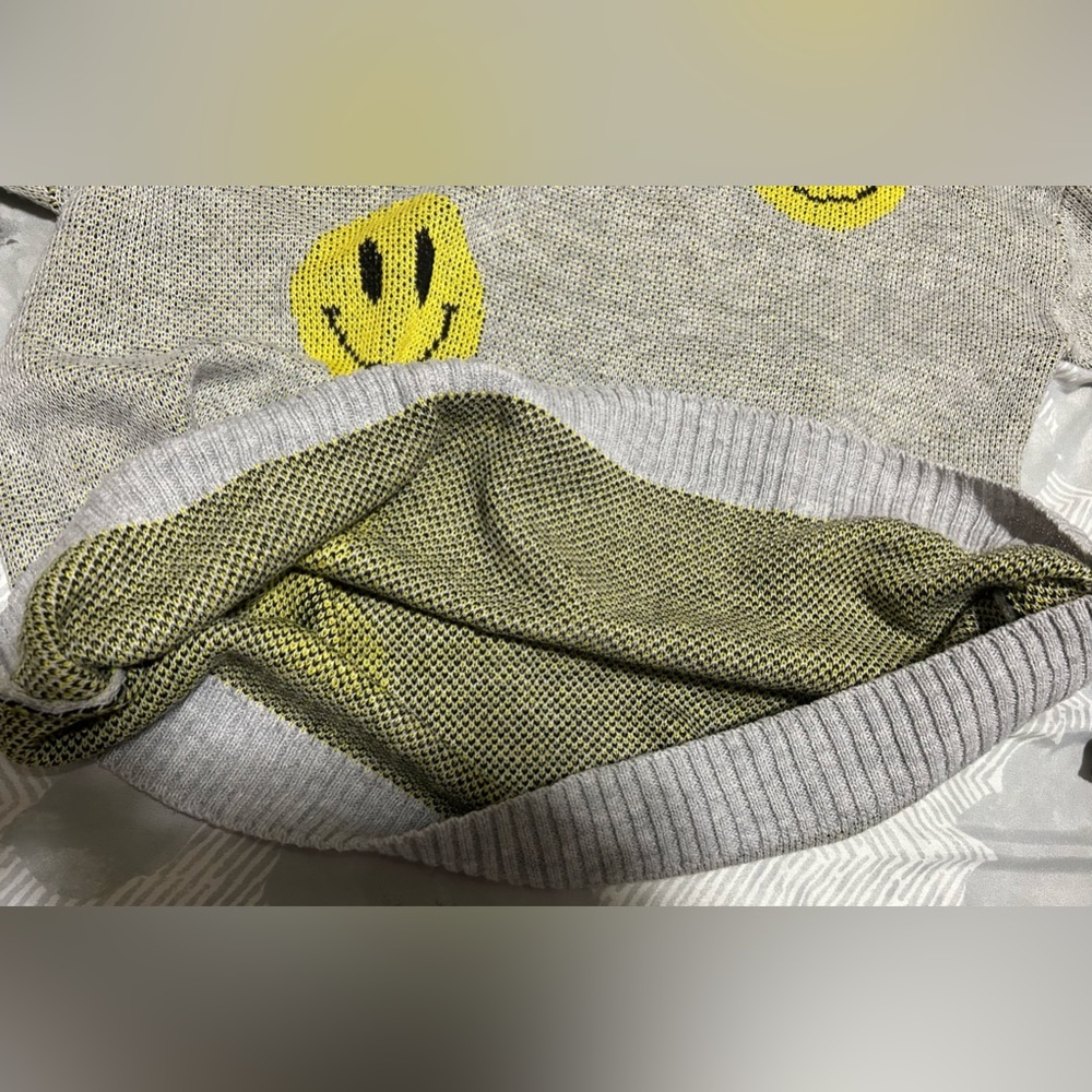 NWOT Just Polly Ny -Grey acrylic sweater with yellow smiley faces - size L - Picture 4 of 7